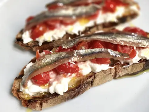 Bruschetta con alici - Ristorante il Cantuccio a Brovello-Carpugnino