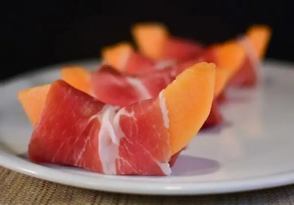 Prosciutto e melone - Ristorante il Cantuccio a Brovello-Carpugnino